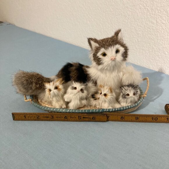 Vintage Basket of Mother Cat 4 Kittens Rabbit Fur Glass eyes - Picture 6 of 6